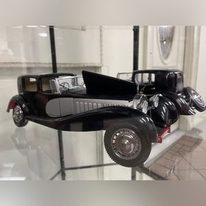1931 Bugatti Type 41 Royale De Ville Blinder 1:16 by Franklin Mint